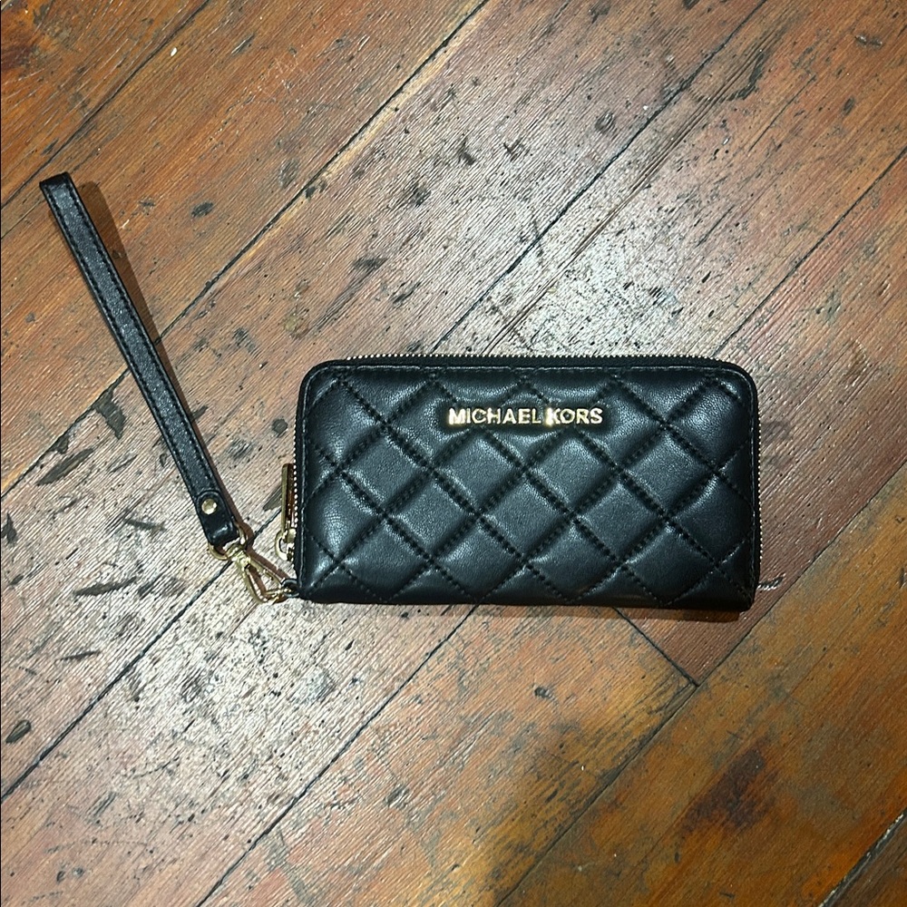 MICHAEL MICHAEL KORS Susannah Large Quilted-Leather
Smartphone - Picture 3 of 12